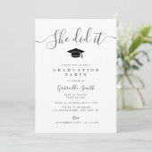 Invitation SHE DID IT! Simple Graduation Party (Debout devant)