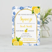 Invitation She Found Her Main Squeeze Bridal Shower Invitatio (Debout devant)