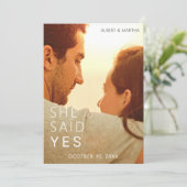 Invitation She said yes Engagement photo (Debout devant)