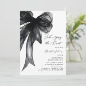 Invitation She's Tying The Knot Black Bow Bridal Shower (Debout devant)