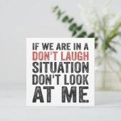 Invitation Si nous sommes dans une situation de ne pas rire N (Debout devant)