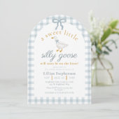 Invitation Silly Goose Blue Bow Duck Gingham Baby Shower Arch (Debout devant)