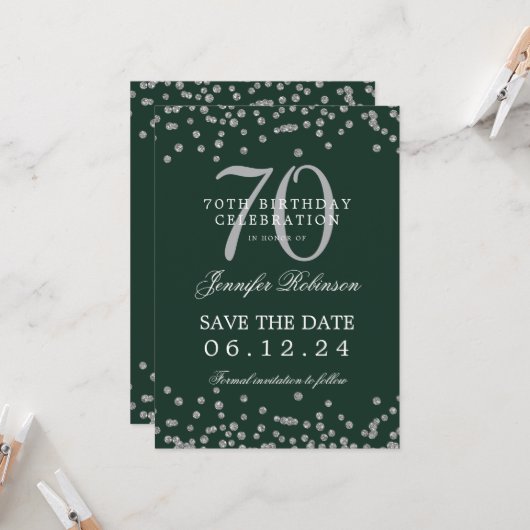 Invitation Silver 70th Birthday Save Date Détails Vert (Devant/Arrière en situation)