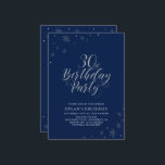 Invitation Silver & Navy Blue Modern Chic 30e fête d'annivers<br><div class="desc">Fêtons votre journée spéciale avec cette élégante invitation à la fête de l'argent. Ce design présente une typographie argentée chic "30th Birthday Party" avec des graphismes étincelants. La couleur de l'arrière - plan est bleue marine, mais n'hésitez pas à la changer pour l'adapter à votre thème de fête. D'autres invitations...</div>