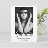 Invitation simple à deux diplômes photo (Debout devant)