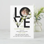 Invitation Simple Amour Noir Et Blanc Script Photo Floral (Debout devant)