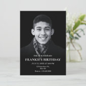 Invitation Simple anniversaire de photo noire (Debout devant)