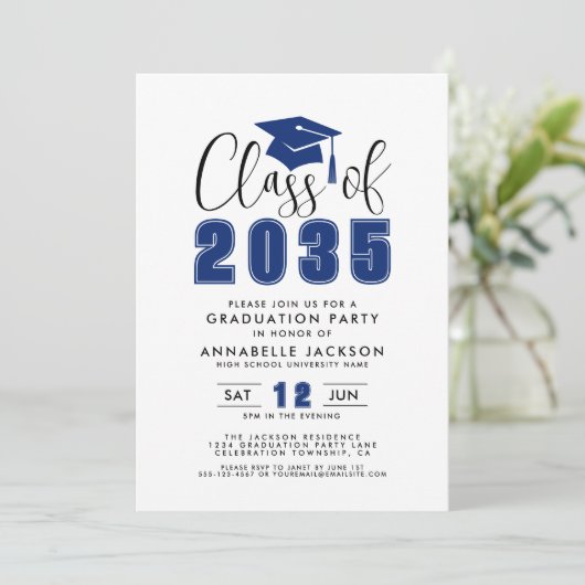 Invitation Simple Blue Graduation Party (Debout devant)