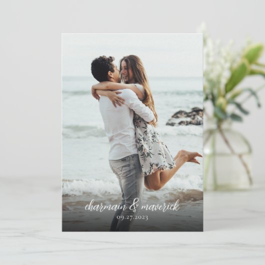 Invitation Simple Burgundy Script Photo QR Code Mariage (Debout devant)