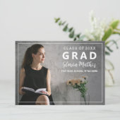 Invitation Simple Elegant Grey & White Photo Graduation Party (Debout devant)