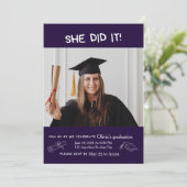 Invitation Simple Modern Script Photo Portrait Graduation (Debout devant)