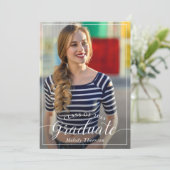 Invitation Simple moderne de typographie Graduation Party 3 P (Debout devant)