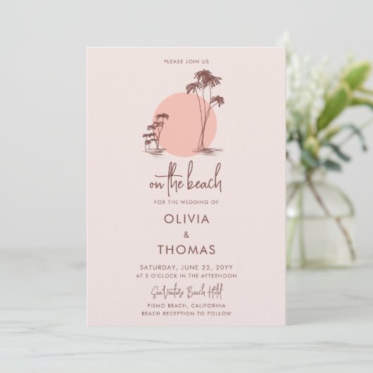 Invitation Simple moderne Dusty Pink Palm Trees Plage Mariage (Debout devant)