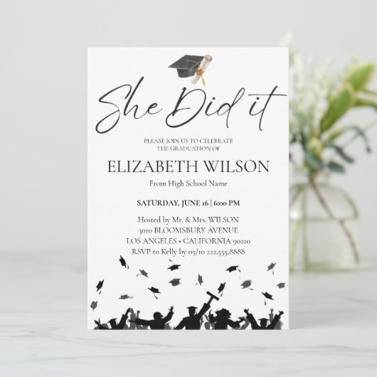 Invitation Simple Moderne Elle L'A Fait Diplôme (Debout devant)