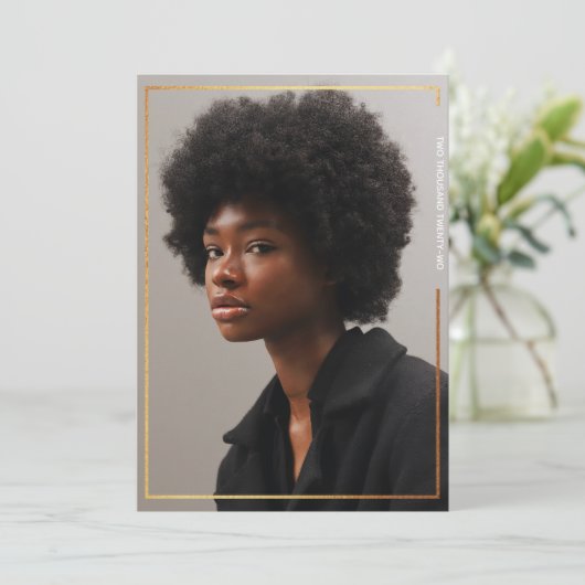 Invitation simple moderne Gold Border Graduation (Debout devant)