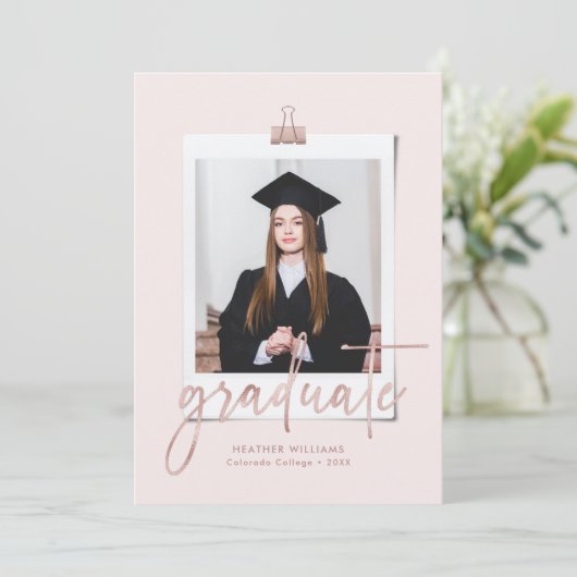 Invitation Simple Moderne Graduation Party (Debout devant)