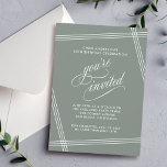 Invitation Simple moderne Sage Green 50e fête d'anniversaire<br><div class="desc">Simple et élégant, avec une touche contemporaine, cette Invitation de fête d'anniversaire présente des lignes blanches en angle encadrant votre texte sur un arrière - plan vert sage branché. Le texte "Vous êtes invité" dans de beaux textes fleuris est intentionnellement mis en vedette pour que vos invités se sentent spéciaux....</div>