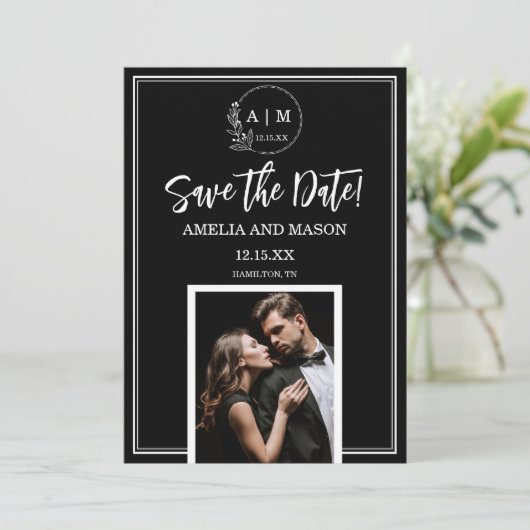 Invitation Simple Photo Minimal Monogram Save the Date Card (Debout devant)