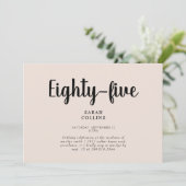 Invitation simple pour une fête d'anniversaire de (Debout devant)