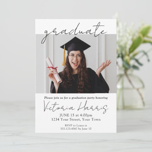 Invitation Simple Script Custom Photo Fun Élégant Graduation (Debout devant)