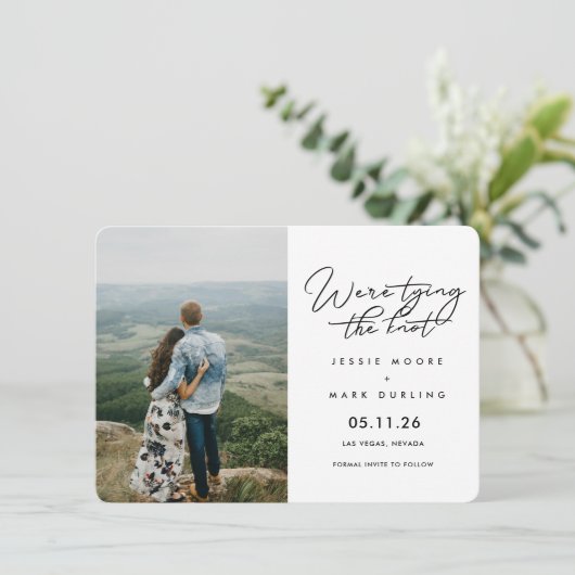 Invitation Simple Script Photo Wedding Enregistrer la date (Debout devant)