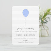 Invitation Simple Shabby Chic Bleu et Gris Balloon Anniversai (Debout devant)
