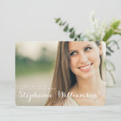 Invitation simplement chic de fête de remise des (Debout devant)