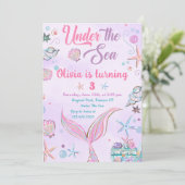 Invitation Sirène pourpre sous l'invitation d'anniversaire de (Debout devant)