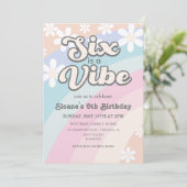 Invitation Six est une ambiance Groovy Rétro Rainbow Daisy (Debout devant)