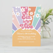 Invitation Six est une ambiance rétro soleil arc-en-ciel marg (Debout devant)