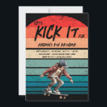 Invitation Skateboard Retro Sunset Photo Boys fête d'annivers<br><div class="desc">Préparez-vous à revenir dans le temps et fêtez avec "Skateboard Retro Sunset Photo Boys Birthday Party Invitation." Cette invitation a pour but de capturer l'esprit de l'ère du skateboard de l'ancienne école, apportant une ambiance nostalgique et vibrante à la célébration de l'anniversaire de votre fils. L'invitation présente une photo captivante...</div>