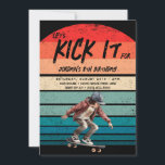 Invitation Skateboard Retro Sunset Photo Boys fête d'annivers<br><div class="desc">Préparez-vous à revenir dans le temps et fêtez avec "Skateboard Retro Sunset Photo Boys Birthday Party Invitation." Cette invitation a pour but de capturer l'esprit de l'ère du skateboard de l'ancienne école, apportant une ambiance nostalgique et vibrante à la célébration de l'anniversaire de votre fils. L'invitation présente une photo captivante...</div>