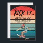 Invitation Skateboard Retro Sunset Photo Boys fête d'annivers<br><div class="desc">Préparez-vous à revenir dans le temps et fêtez avec "Skateboard Retro Sunset Photo Boys Birthday Party Invitation." Cette invitation a pour but de capturer l'esprit de l'ère du skateboard de l'ancienne école, apportant une ambiance nostalgique et vibrante à la célébration de l'anniversaire de votre fils. L'invitation présente une photo captivante...</div>