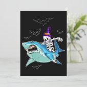 Invitation Skeleton Riding Shark Funny - Cadeau d'Halloween f (Debout devant)
