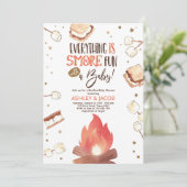 Invitation S'more Bonfire Smore Baby shower des couples plus  (Debout devant)