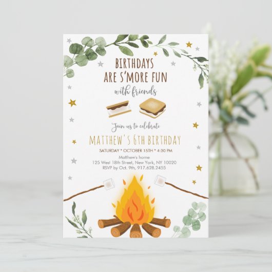 Invitation S'mores Campfire Verdure Anniversaire (Debout devant)