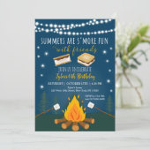 Invitation S'mores Camping Feu de feu de camp Anniversaire (Debout devant)