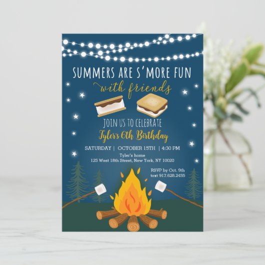 Invitation S'mores Camping Feu de feu de camp Anniversaire (Debout devant)