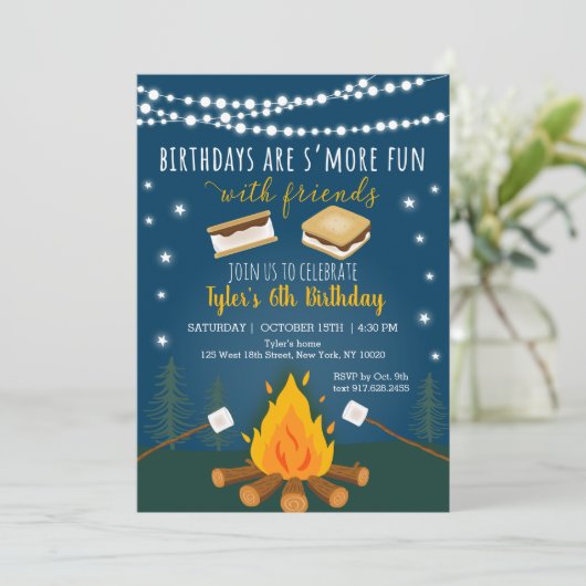 Invitation S'mores Camping Feu de feu de camp Anniversaire (Debout devant)