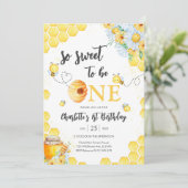 Invitation So Sweet To Be One Honey Bee 1st Birthday (Debout devant)