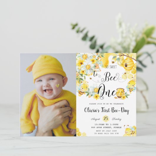 Invitation So Sweet to Bee One mignonne Bees 1er Anniversaire (Debout devant)