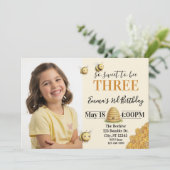 Invitation So Sweet to Bee Three, 3rd Birthday with Picture (Debout devant)