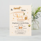 Invitation So Sweet To Bee Two Cute Honey Bee 2nd Birthday (Debout devant)