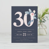 INVITATION SOFT NAVY BLUSH BLUE FLORAL 30E TOUT ÂGE ANNIVERSA (Debout devant)