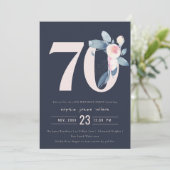 INVITATION SOFT NAVY BLUSH BLUE FLORAL 70E TOUT ÂGE ANNIVERSA (Debout devant)