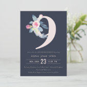 INVITATION SOFT NAVY BLUSH BLUE FLORAL 9E TOUT ÂGE ANNIVERSAI (Debout devant)