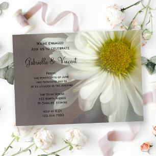 Invitation Soft White Daisy sur Grey Engagement Party