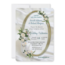 Soie blanche luxueuse et fluide et roses blanches.