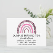 Invitation Soirée d'anniversaire de fille rose Rainbow (Debout devant)