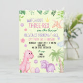 Invitation Soirée d'anniversaire de la fille Cute Dino (Debout devant)